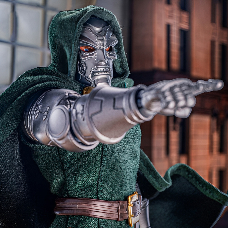 MARVEL Figurine Doctor Doom One:12 Mezco Toyz
